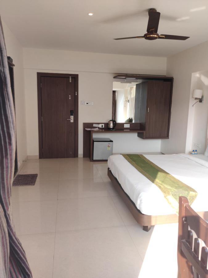 Staycation Holiday Navi Mumbai Ngoại thất bức ảnh